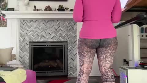 Aurora Willows online show from 26, 2, 2025