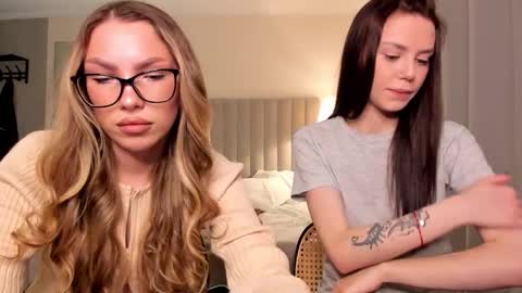 Snapshot of 1i1ypa1mer chatting on 23, 3, 2026 Lily 3 online show from 23, 3, 2026