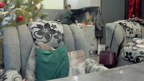 1LINDSEY1 online show from 12, 1, 2025