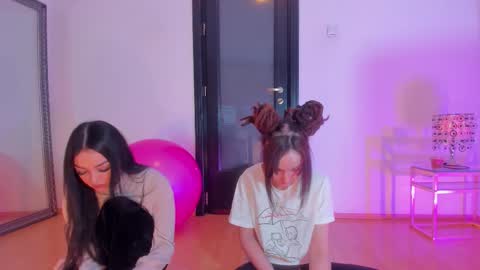 Moona  online show from 13, 2, 2026