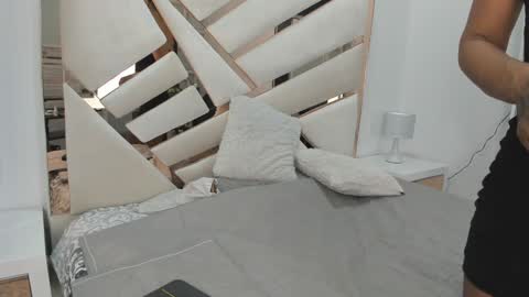 Luisa online show from 1, 2, 2025