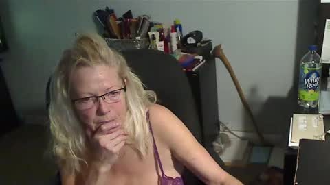 Snapshot of 1xtrahornyone chatting on 17, 11, 2025 Susan online show from 17, 11, 2025