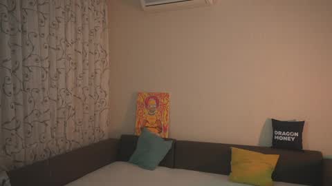 Elley  online show from 19, 12, 2024