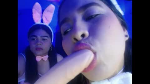 2moons_full_of_love online show from 11, 11, 2025