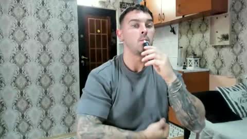 Snapshot of 2sexymuscles chatting on 19, 9, 2025 2sexymuscles online show from 19, 9, 2025