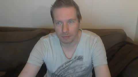 2small4you83 online show from 14, 1, 2026