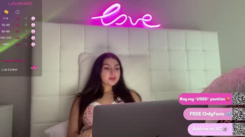 Snapshot of 3hole chatting on 26, 2, 2025 Venus Raee online show from 26, 2, 2025
