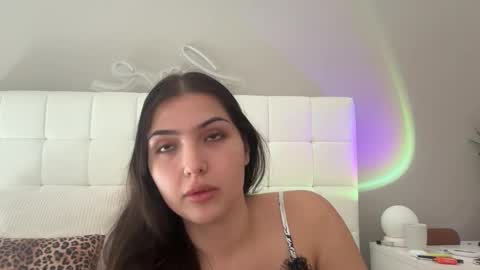 Snapshot of 3hole chatting on 13, 10, 2025 Venus Raee online show from 13, 10, 2025