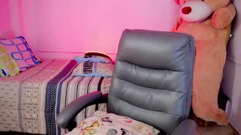 independent model online show from 24, 3, 2026