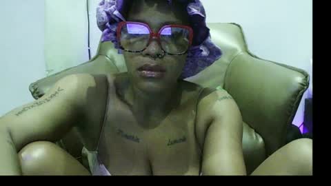 Snapshot of 420ebony_goddess chatting on 5, 7, 2026 goddess zuri online show from 5, 7, 2026