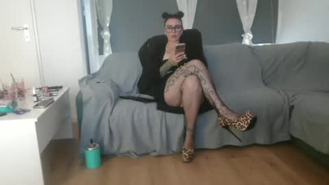 69sweetpoison online show from 14, 6, 2026