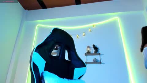    online show from 13, 10, 2025