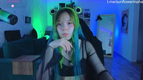 Snapshot of 819sunflowerinahat2016 chatting on 18, 12, 2024 Cornelia and Dante online show from 18, 12, 2024