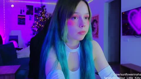 Snapshot of 819sunflowerinahat2016 chatting on 21, 12, 2024 Cornelia and Dante online show from 21, 12, 2024