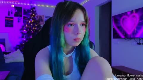 Snapshot of 819sunflowerinahat2016 chatting on 21, 12, 2024 Cornelia and Dante online show from 21, 12, 2024