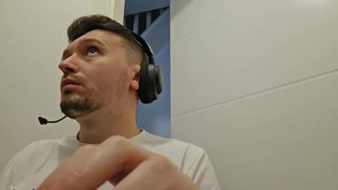 8inchdude93 online show from 13, 9, 2025