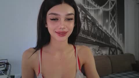 Snapshot of 9west chatting on 13, 9, 2025 KARINA online show from 13, 9, 2025