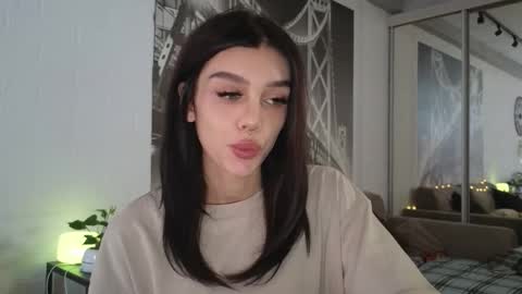 Snapshot of 9west chatting on 15, 9, 2025 KARINA online show from 15, 9, 2025