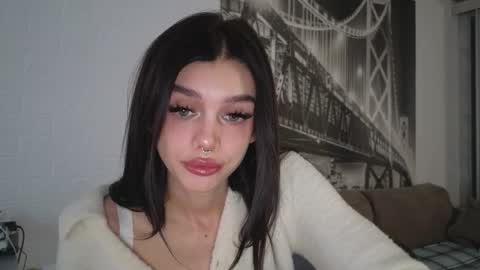 Snapshot of 9west chatting on 18, 9, 2025 KARINA online show from 18, 9, 2025