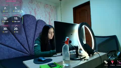 Snapshot of _alaia_collway_ chatting on 25, 5, 2026 Alaia online show from 25, 5, 2026