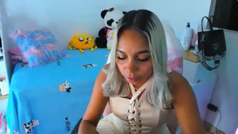 Snapshot of _analia chatting on 12, 12, 2024 Analia online show from 12, 12, 2024