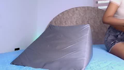 Snapshot of _aniisha_ chatting on 25, 4, 2026 Any online show from 25, 4, 2026