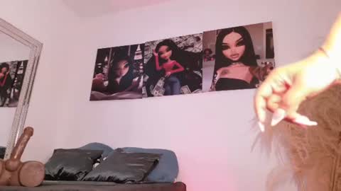 Snapshot of _ariana_lopez_ chatting on 23, 7, 2026 Ariana online show from 23, 7, 2026