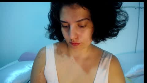 Snapshot of _atenea_golden chatting on 4, 2, 2025 atenea online show from 4, 2, 2025