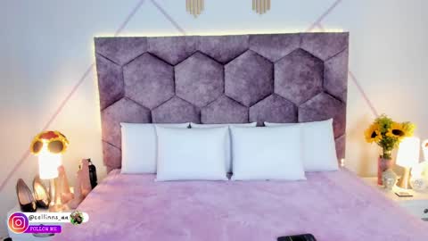 _aurora_collins_ online show from 27, 10, 2025