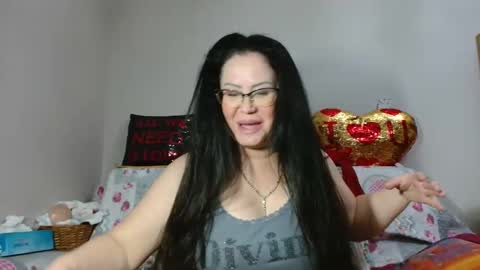 Snapshot of _blue__butterfly_ chatting on 3, 12, 2024 KHALEESI online show from 3, 12, 2024