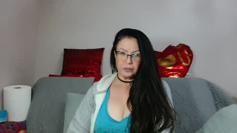 Snapshot of _blue__butterfly_ chatting on 13, 10, 2025 KHALEESI online show from 13, 10, 2025