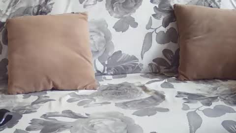 Snapshot of _bunny_b chatting on 17, 12, 2025 I will be back soon online show from 17, 12, 2025