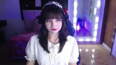 _charlotte_collins_ online show from 28, 11, 2025