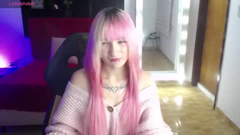 Snapshot of _charlotte_collins_ chatting on 12, 6, 2026 _charlotte_collins_ online show from 12, 6, 2026
