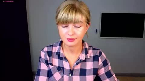 Snapshot of _comefeelme_ chatting on 8, 10, 2025 D online show from 8, 10, 2025