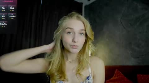 Snapshot of _curlydream_ chatting on 1, 3, 2025 Alice online show from 1, 3, 2025