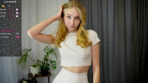 Snapshot of _curlydream_ chatting on 5, 3, 2025 Alice online show from 5, 3, 2025