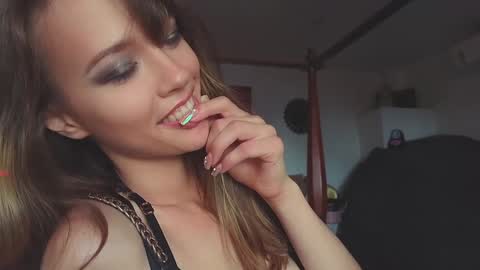Snapshot of _demi_dee_ chatting on 27, 12, 2024 DemiDee online show from 27, 12, 2024
