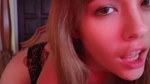 Snapshot of _demi_dee_ chatting on 1, 2, 2025 DemiDee online show from 1, 2, 2025