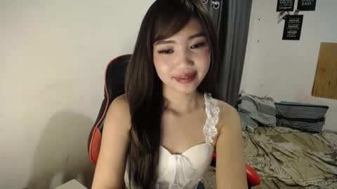 Snapshot of _ellevivien chatting on 17, 3, 2026 Elle online show from 17, 3, 2026