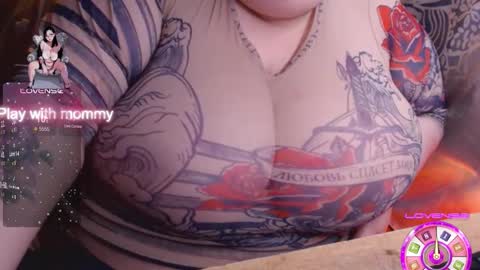 Snapshot of _ellybelly_ chatting on 12, 9, 2025 LIsa online show from 12, 9, 2025