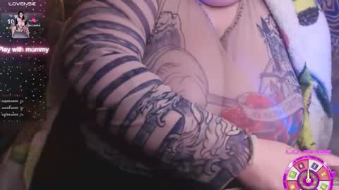 Snapshot of _ellybelly_ chatting on 4, 10, 2025 LIsa online show from 4, 10, 2025