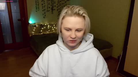 chloue and Gretta online show from 12, 12, 2024