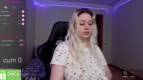 chloue and Gretta online show from 8, 2, 2025