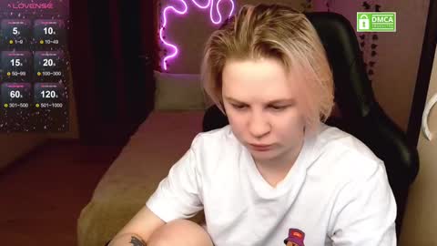 chloue and Gretta online show from 2, 3, 2025