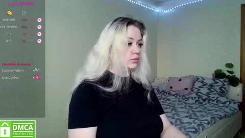 chloue and Gretta online show from 10, 3, 2025