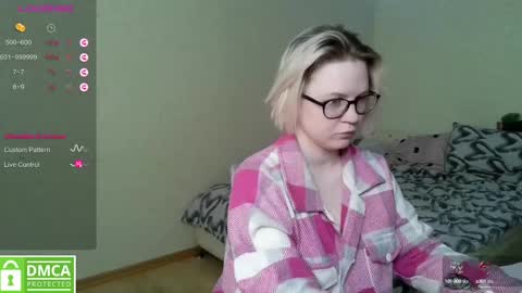 chloue and Gretta online show from 10, 3, 2025