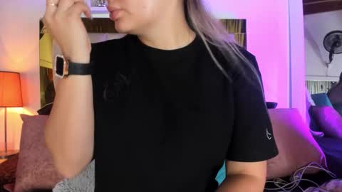 Isabella online show from 11, 10, 2025