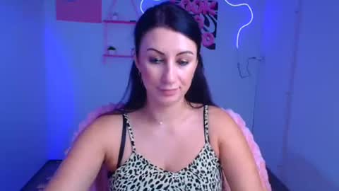 Snapshot of _emma_lay chatting on 1, 11, 2025 Emma online show from 1, 11, 2025