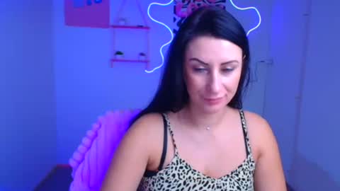 Snapshot of _emma_lay chatting on 2, 11, 2025 Emma online show from 2, 11, 2025